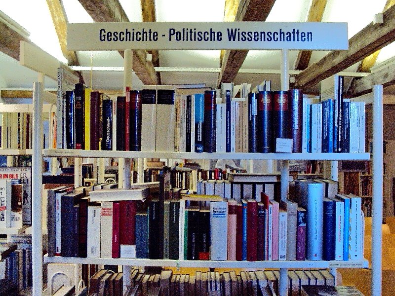sarepta-42 (4).jpg - - u.a. Bücher der Geschichte und der politischen Wissenschaften